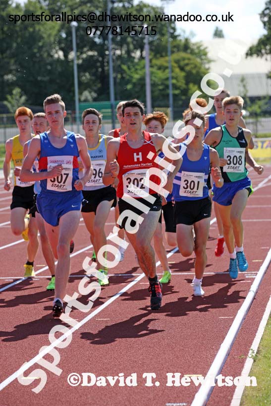 Under-17 mens 1500 metres. Photo: David T. Hewitson/Sports for All Pics
